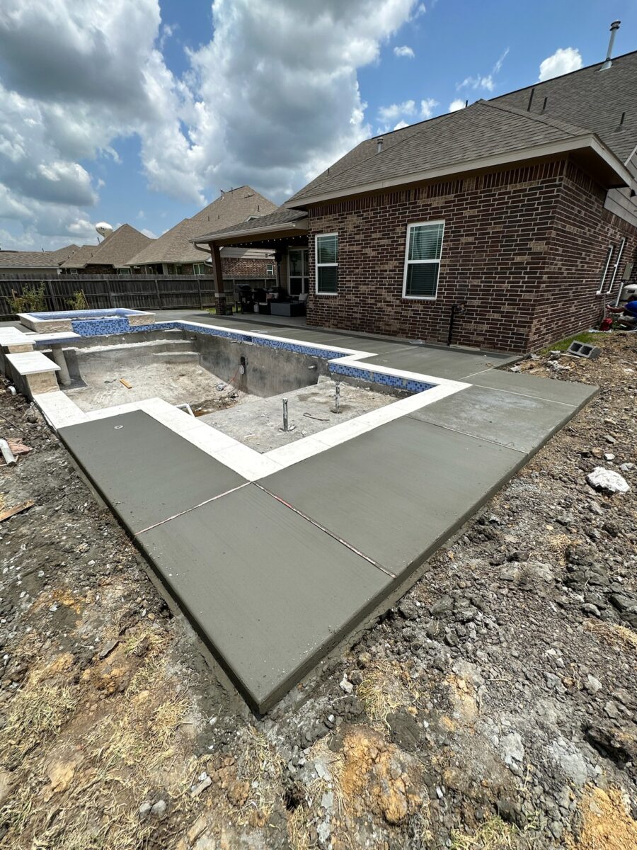 Pool Construction Mont Belvieu - Champions Gate - Geometric pool, raised spa, tanning ledge, water features - three scuppers and two bubblers, travertine coping, glass tile, pool table with travertine topper, raised backwall, spray decking, StoneScapes plaster