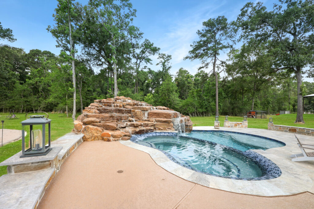 Remington Trail 2 - Custom Outdoor Living by Texas Turf Tenders