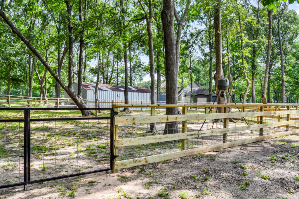 Commons Oak Dr