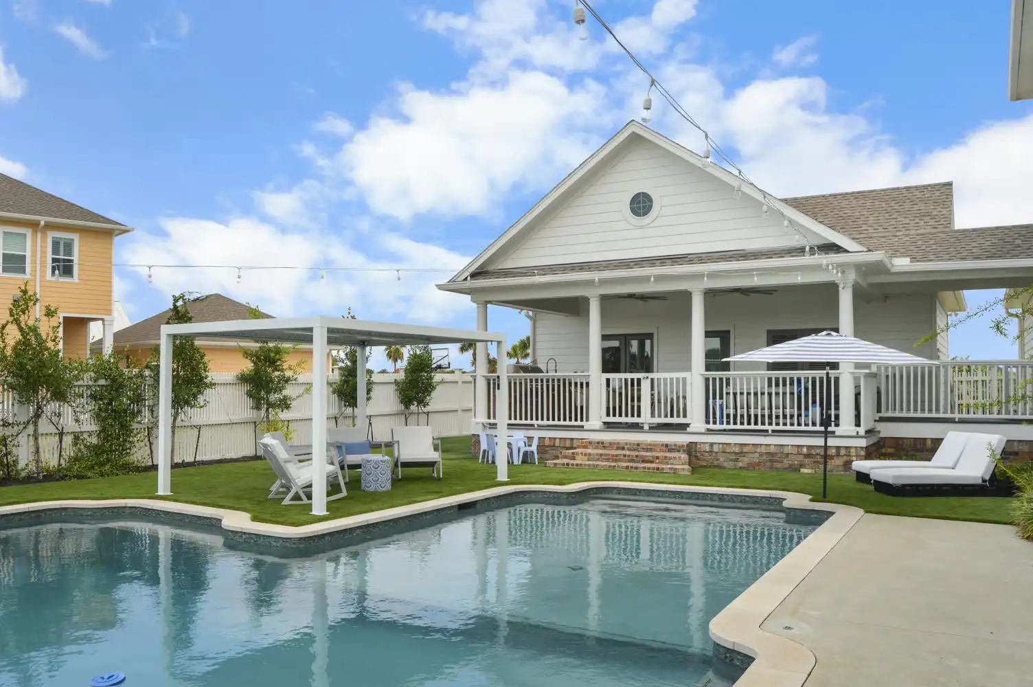 River Oaks Pool Design - Texas Turf Tenders